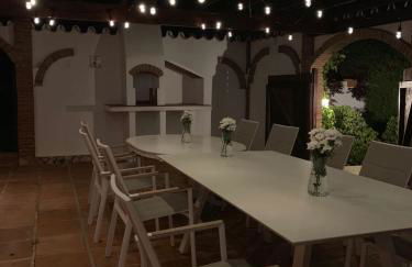 Villa with a big garden and heated pool - Photo 9