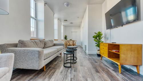 Stairway 3BR Apt w W D Ideal for Groups - Foto 2