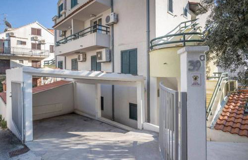 Luxury apartment Martinis with pool - Photo 2