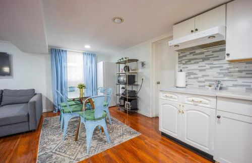 Bright 3bed basement with backyard & free parking - Foto 9