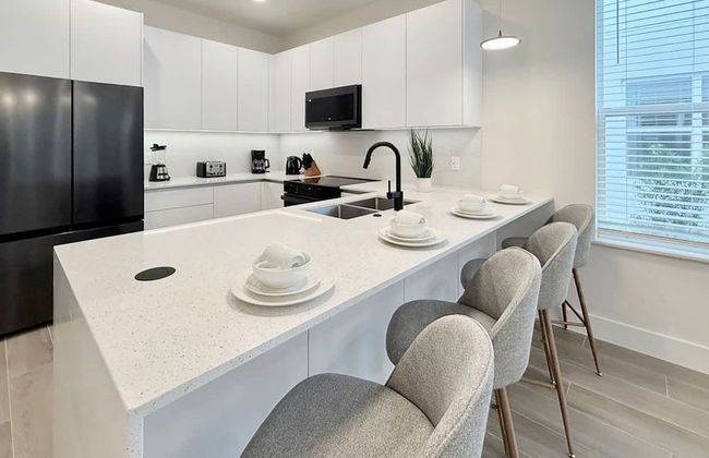 Upstay - Modern Home w Pool in New Development - Foto 4