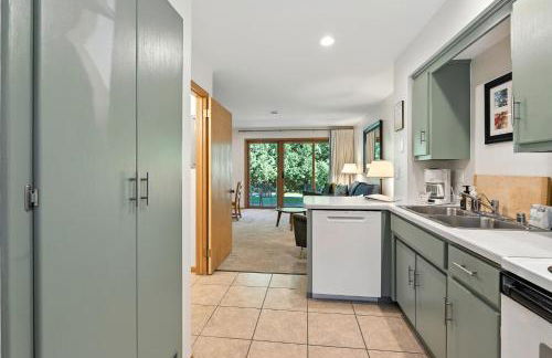 Relaxing Busy Bee C-7 by Simple Life Rentals - Foto 54