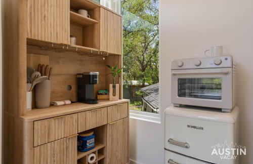 1BA East ATX StudioTX w Kitchenette Deck near UT and Lady Bird by Austin Vacay - Foto 17