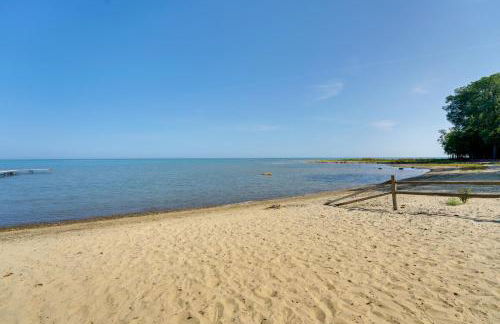 1 Mi to Public Beach Port Austin Cabin with Hot Tub - Foto 3