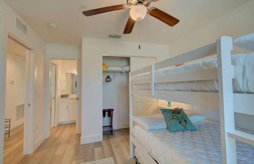 Sunset Dreams 304 Modern Madeira Beach Condo Heated Pool & Walk to Beach - Foto 13