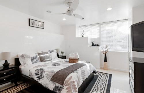 Quiet Home with Spectacular Scenic Mountain Views near Universal Studios Hollywood - Photo 4