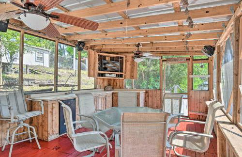 Peaceful Satsuma Escape with Dunns Creek Access - Foto 2