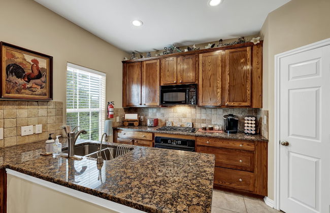 The Elizabeth Haus Upper Suite - Photo 5