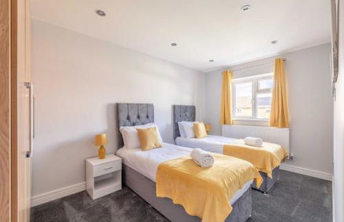 Spacious 4 Bed - Near Uxbridge, Heathrow & PARKING - By Tempstay - Foto 8