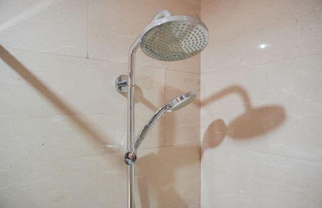 Strategic And Comfy Studio Menteng Park Apartment - Photo 11