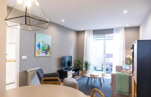 Apartamento de diseño centrico con terraza espectacular - Photo 1