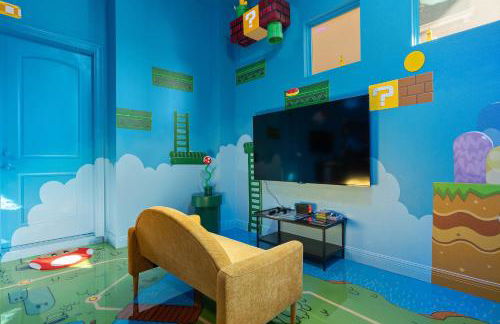 Luxury Resort Family Home Professionally Furnished Ultra Comfortable beds Epic Mario Game Room Themed Bedrooms Heated Pool and Spa Outdoor Grill Golf Course View - Foto 18