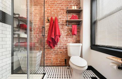 HostWise Stays - Prime Location in Lawrenceville, Exposed Brick 2BR Home - Foto 9