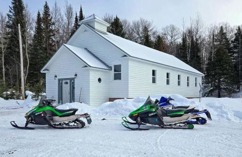 Snowmobile and Recharge! Next to Bill Nicholls Trail - Foto 1