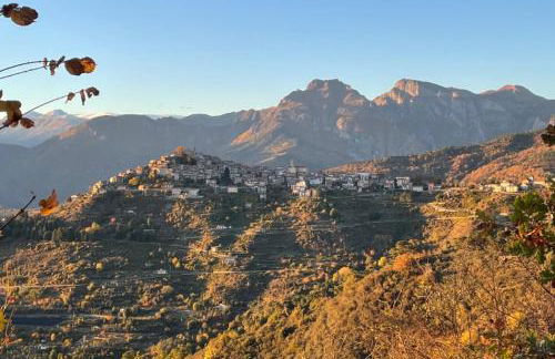 Casa Celestine in Via Orsini Isolabona Liguria Italy Sleeps 5 - Foto 32