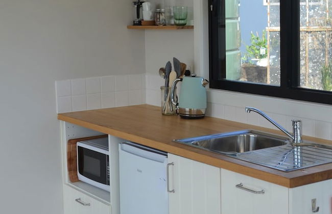 Flotsam Studio Accommodation - Photo 15