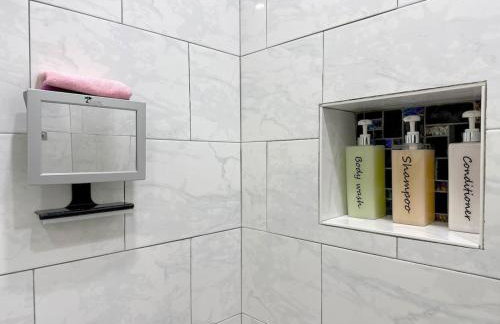 Relaxing Retreat 2BR Oasis with Pool and Outdoor BBQ - Foto 13