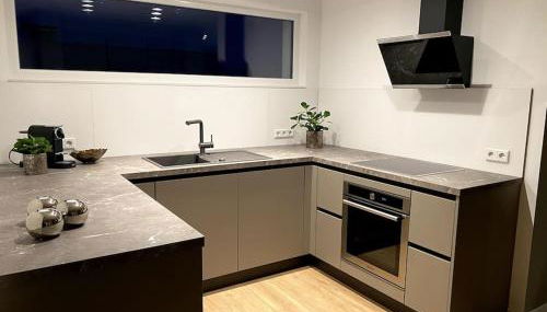 Airport-Messe Luxuswohnung, circa 10 Minuten entfernt 4 - Foto 2, stove