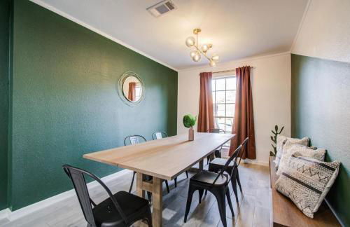 5-BD 2-BA Tranquil Retreat ft Jacuzzi & Playground - Foto 2