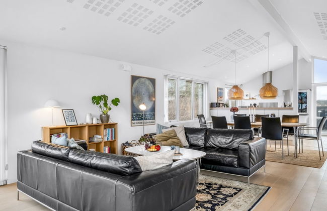 "Eileen" - 300m from the sea - Photo 16