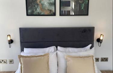 The Hughenden Home - Spacious 2BR Duplex with 2 Bathrooms & Free Secure Underground Parking in Central High Wycombe HP13, Sleeps 7 - Foto 7