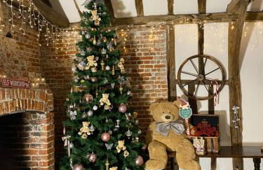 Grade II Listed Farmhouse, Pool, Hot Tub, Games Room, Celebration Hall, Car Park, 10ppl, 45 min from Central London - Foto 42