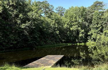 Peaceful Lake House - Photo 3