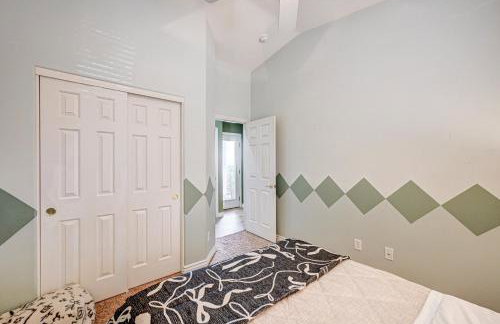 Luxury 6 BR Home Large Pool & Spa with Grassy Yard - Photo 13