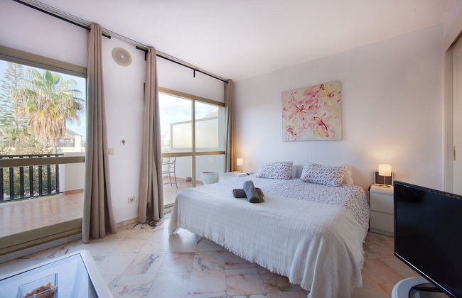 Studio in Marbella With Beachfront Pool - Photo 4