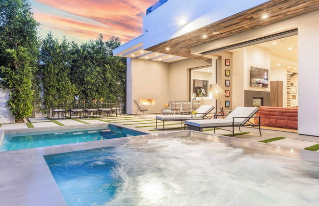 Luxe Weho Villa, Walk to Melrose Ave, Pool + Hot Tub North Vista by Avantstay - Photo 49