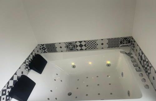 maison entière piscine balnéo - Photo 13