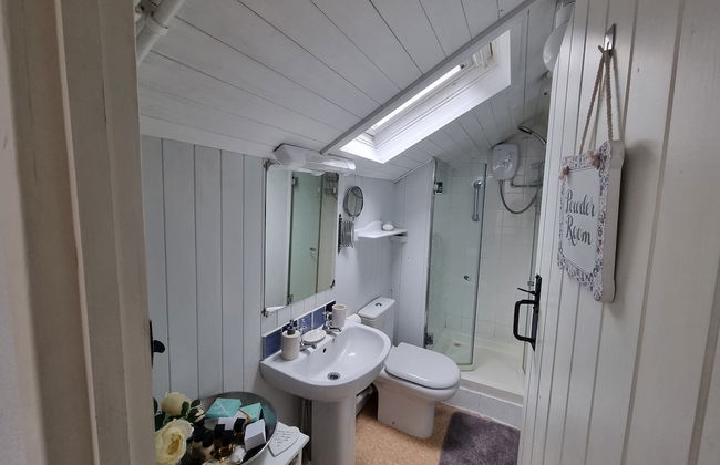 2 Bed House - Sleeps 3 - Garden - Parking - Wifi - Photo 12