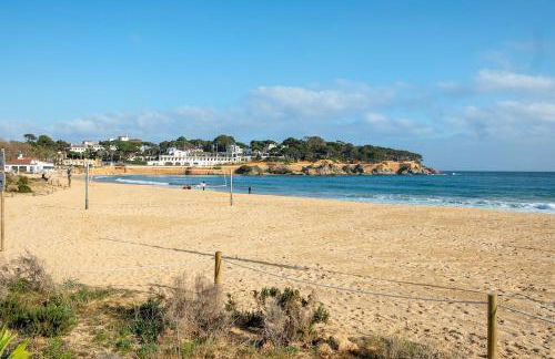 SeaBreezeHeaven - Sea View Apartment, Pool & Spacious Terrace with BBQ - 50m from Sant Pol Beach - Foto 48