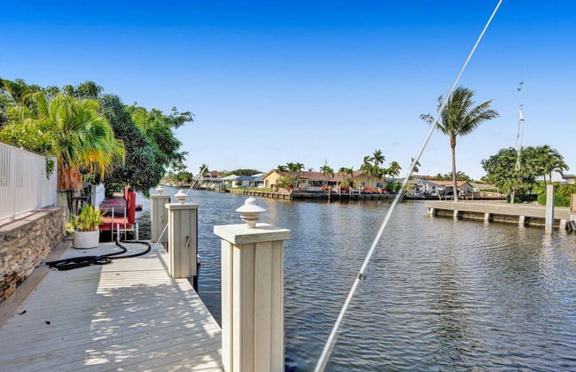 Luxe 4BR Waterfront w Htd Pool 5min to Beach - Foto 35
