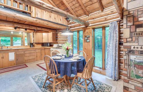 Authentic Log Cabin with Private Pond in Glidden - Foto 9