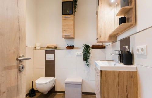 Ferienhäuschen am See, neu gebaut, klimatisiert und beheizbar - Photo 2