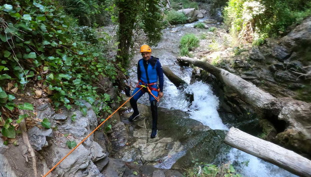 Barranquismo en la Sima del Diablo - Foto 3, Descendiendo un cañón