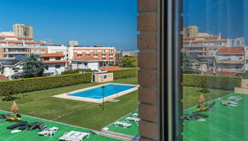 GuestReady - Luxe living by the pool - Foto 1