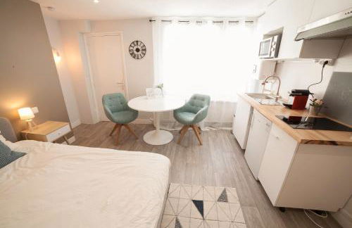 PRESTIGELOC - 3 Studios au Choix - 2 avec Sauna privé gratuit, 1 avec 3 Couchages, Centre-ville - Foto 8