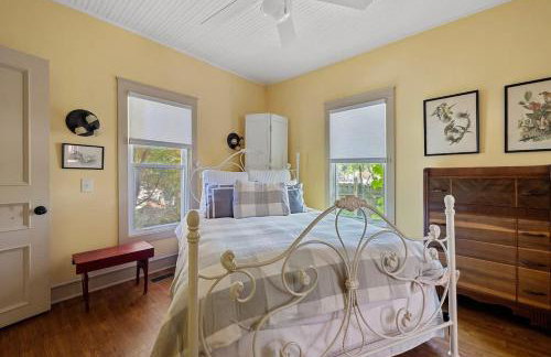 The Fourth Oak by Juniper Holiday + Home - Photo 5