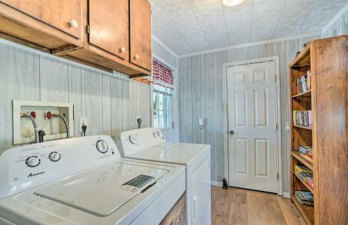 Charming Ingram Home with Yard and Furnished Patio! - Foto 20