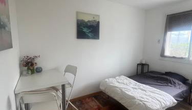 Le Remarquable à Saint Martin d'Hères - Situé au Calme - Proche de Grenoble des Centre de Formations et du Campus - 1 Lit King Size et un lit simple - Climatisation - Balcon - Parking gratuit - Vue montagne - Proche Station de Ski - Foto 4