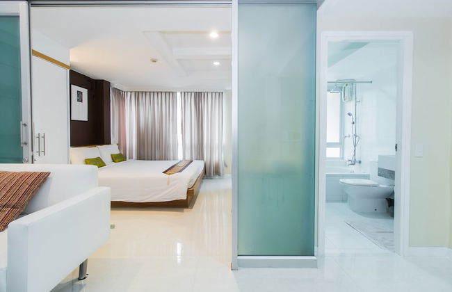 Silom convent garden - Photo 26