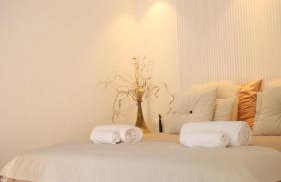 Marbella Bliss - Serenity 4-Bedroom VILLA with Exclisive HEATED Private POOL & Jacuzzi, Tropical Garden, Marbesa - Steps from the Cabopino Beach - Photo 41