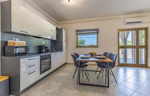 Lovely Apartment In Peruski - Foto 3