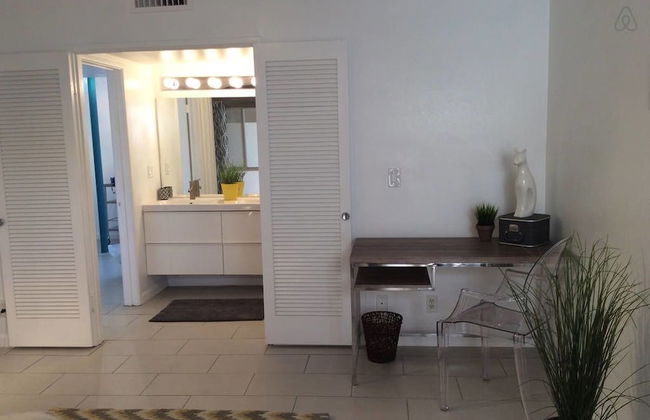 Modern Downtown Condo - Photo 17