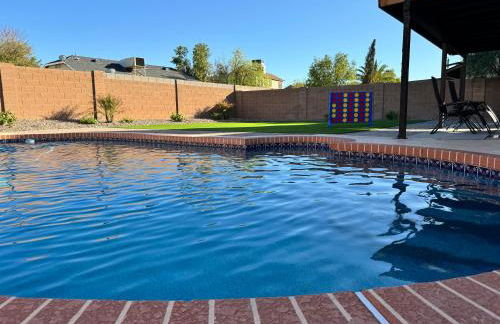 Glendale Gem with Pool & Office in Prime Location - Foto 6