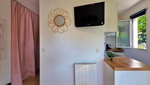 Studio près mer et aéroport - Studio near sea and airport - Photo 3