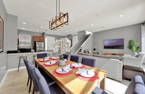 Beautiful 3 Bedroom Villa with Private Hot Tub, 10 mins to Disney! - Foto 9