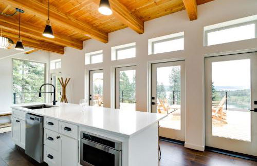 Mid-Century Escape Lake Views, Steps to Cave Bay! - Foto 8